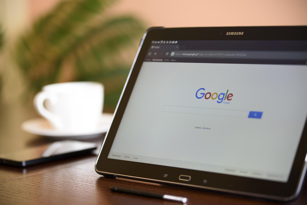 Internet search engine, tablet, samsung — Healthy Veins, Happy Life: Key Insights from Dr. Vidal Sheen